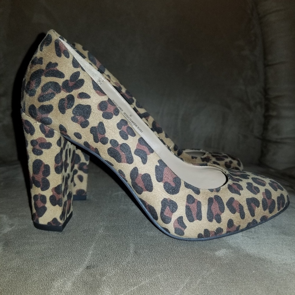Shoes - Picture 2 of 5